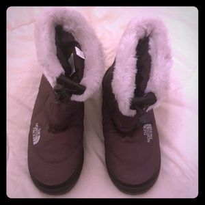 The North Face Brown waterproof boots w/faux fur 6